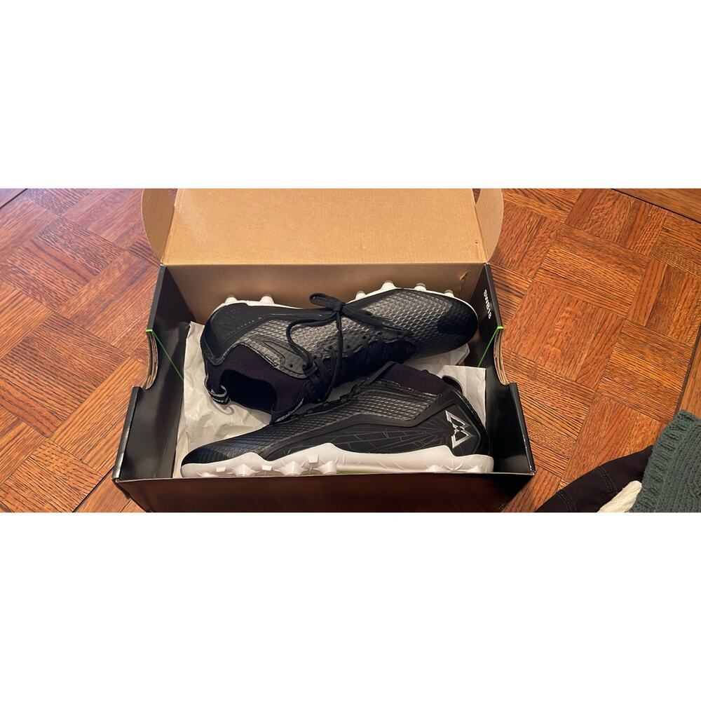 Brand new in box
BeastMode Men's B.T.A.
Elite Football Cleats size
10.5